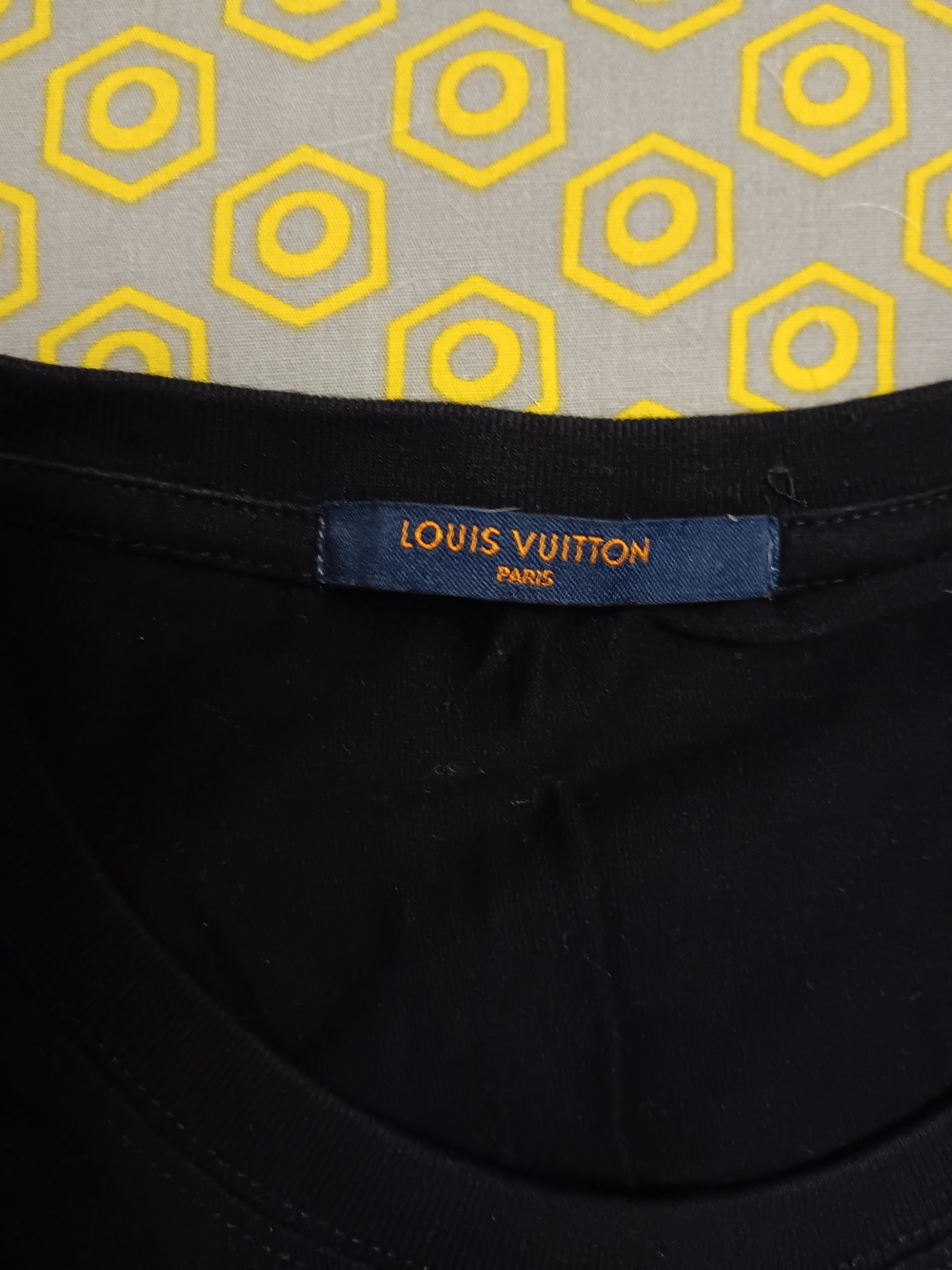 Louis Vuitton Black Tee with Gold LV Logo - Picture 2 of 2